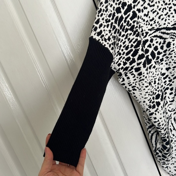 NWT Tint & Shadow Womens S/M Animal Print Sweater - Picture 3 of 6